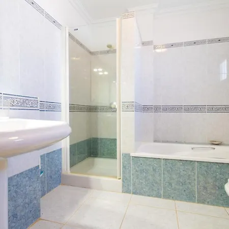 Puerto Del Carmen Sleeps 12 With Pool Air Con And Wifi プエルト・デル・カルメン