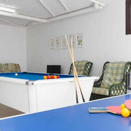ヴィラ Puerto Del Carmen Sleeps 12 With Pool Air Con And Wifi