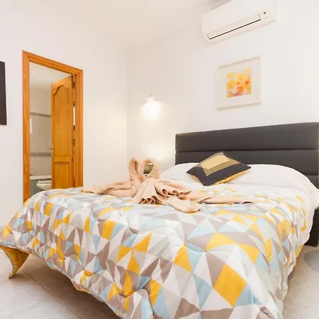 Puerto Del Carmen Sleeps 12 With Pool Air Con And Wifi Villa Puerto del Carmen (Lanzarote)