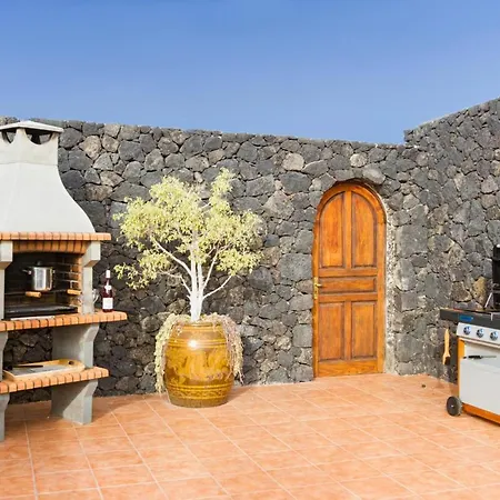 Puerto Del Carmen Sleeps 12 With Pool Air Con And Wifi * Puerto del Carmen (Lanzarote)
