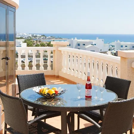 Puerto Del Carmen Sleeps 12 With Pool Air Con And Wifi Puerto del Carmen (Lanzarote)