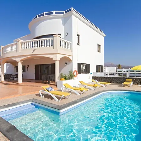 Puerto Del Carmen Sleeps 12 With Pool Air Con And Wifi ヴィラ