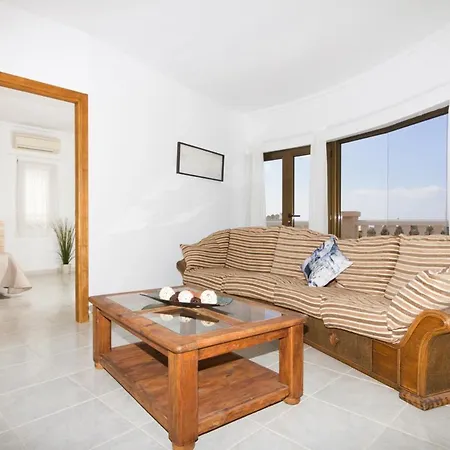 Puerto Del Carmen Sleeps 12 With Pool Air Con And Wifi